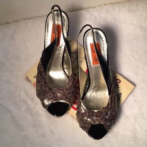 Chi by Faichi Beautiful 🌟 Leather & Fabric Shoes,